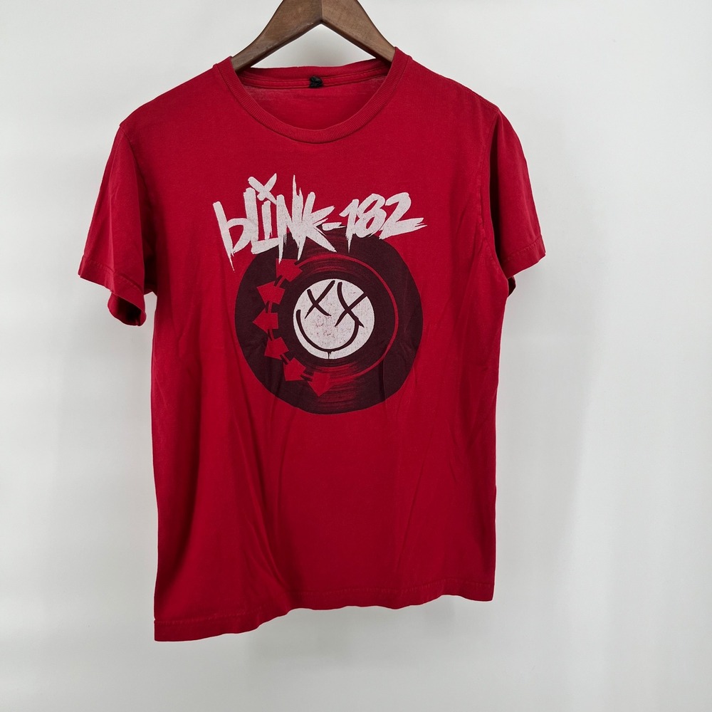 Blink-182 Smiley Face Graphic T-Shirt Red Mens Size Medium Pop Punk Rock Tee
